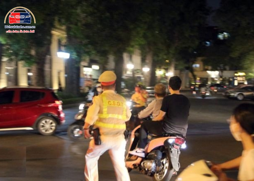 Chi tiết mức phạt vi phạm giao thông đối với xe gắn máy (3) Chi tiết mức phạt vi phạm giao thông đối với xe gắn máy (3)